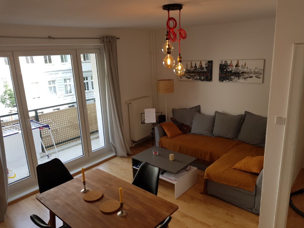 Schöne helle 2 - Raumwohnung mit Balkon, voll möbliert, Oktober 2026 - Januar 2027 (4 Monate)