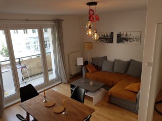 Schöne helle 2 - Raumwohnung mit Balkon, voll möbliert, Oktober 2026 - Januar 2027 (4 Monate) — photo 1