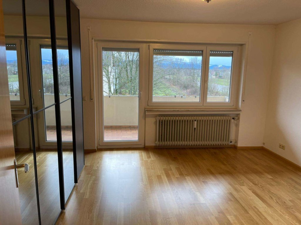 Flatshare Bürkle Bleiche Wiesenstraße - 18qm Zimmer, mit 5-türigem Schrank und Kommode