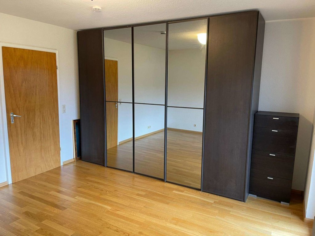 Flatshare Bürkle Bleiche Wiesenstraße - Schrank bis an die Decke