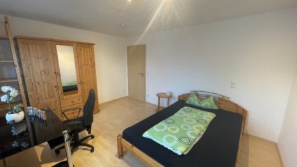 Anzeigenbild: Neuses 1 Wg - Zimmer (Rent furnished rooms at) Eggolsheim - Neuses frei mit super Anbindung, auch Referendare sind herzlich willkommen. (We are happy to rent for weekend home drivers, trainees, students and apprentices are welcome)