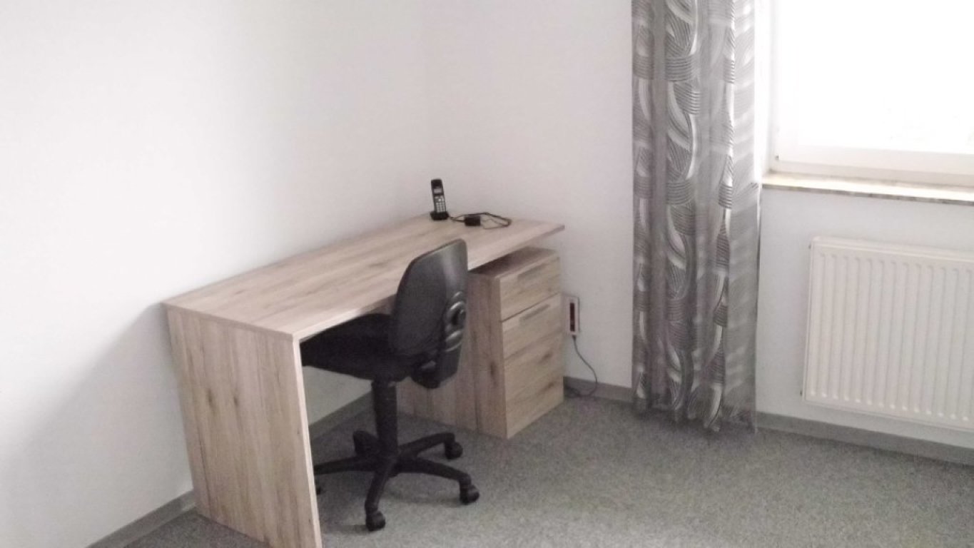 WG-Zimmer Titz Meerhofstraße 1 B - Schreibtisch WG-Zimmer 1