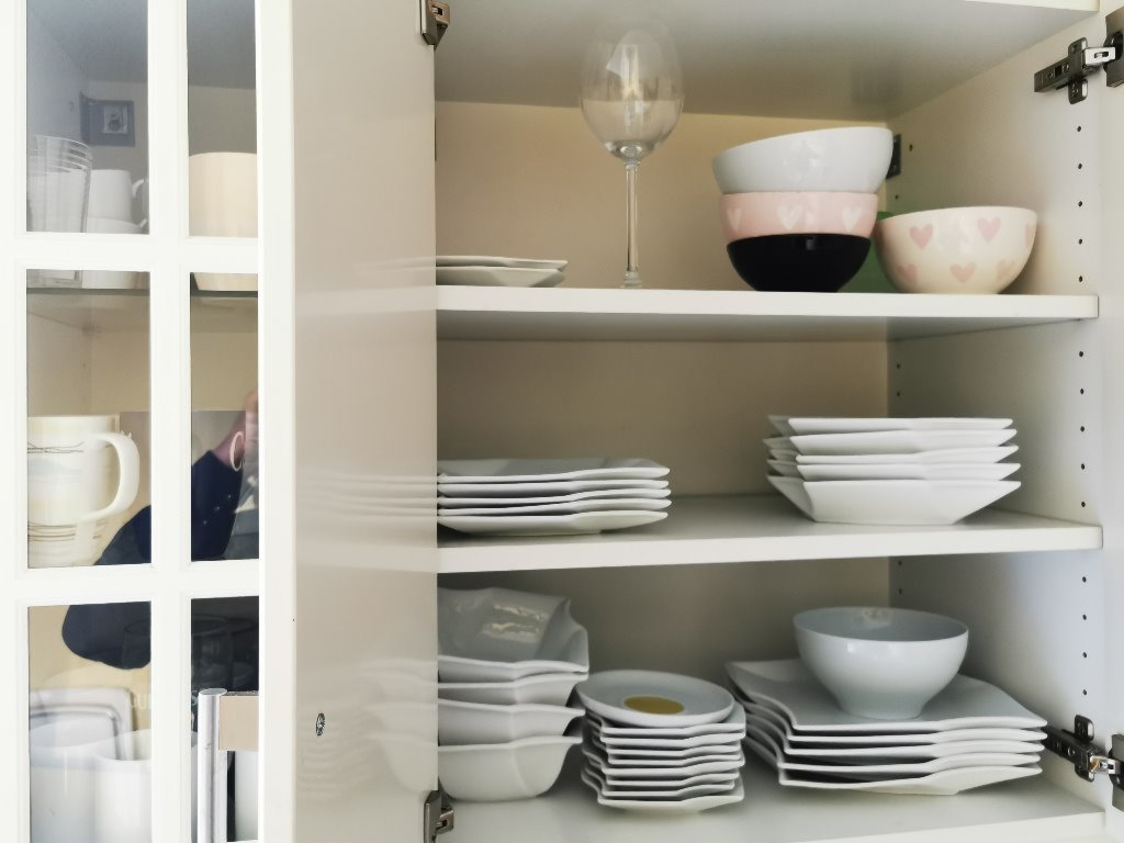 WG-Zimmer Gutleutviertel Esslinger Str. 11 - Geschirrschrank