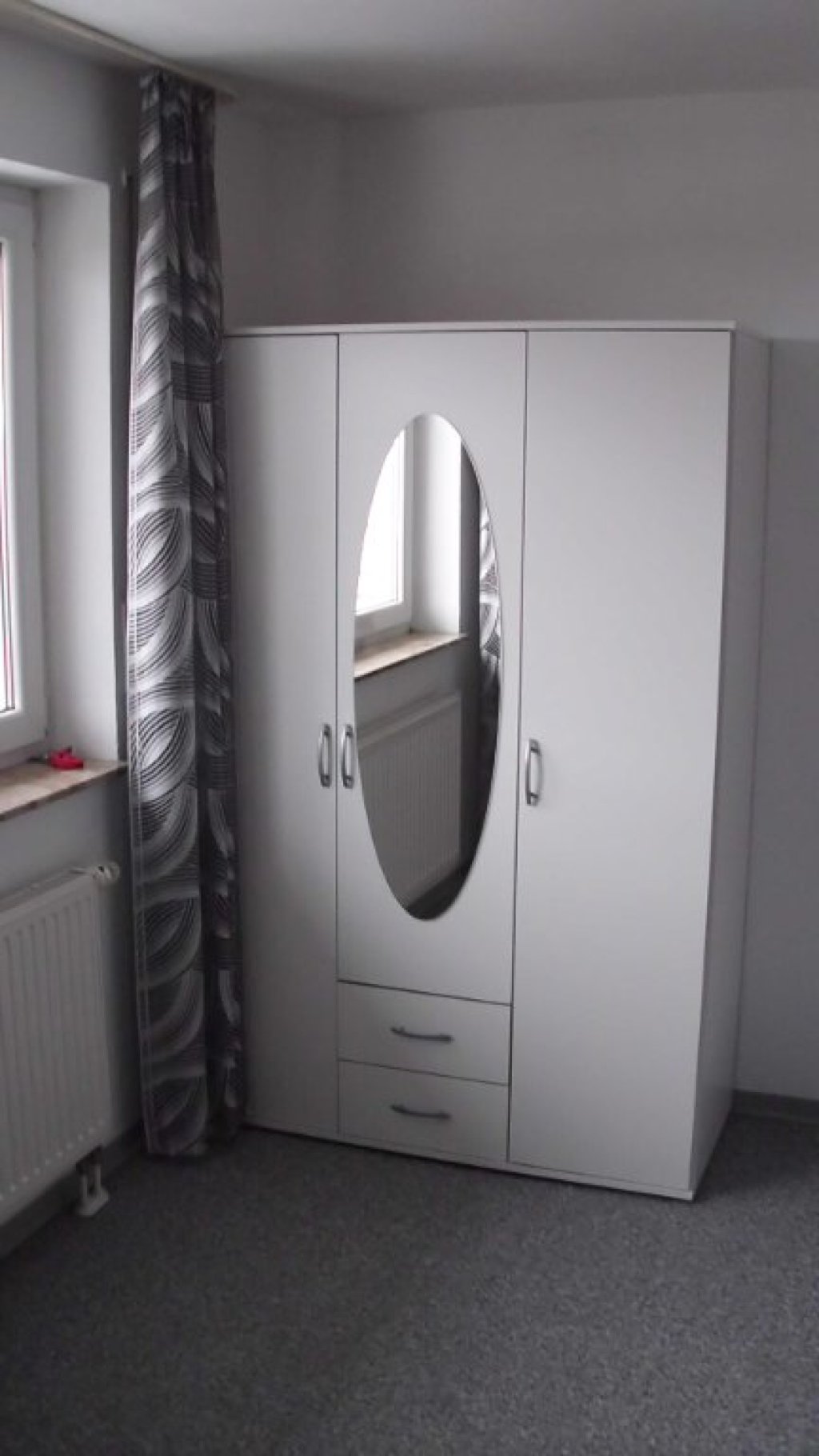 WG-Zimmer Titz Meerhofstraße 1 B - 120-cm-Kleiderschrank