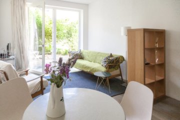 Anzeigenbild: ruhiges, grünes und zentral gelegenes möbliertes 2-Zi apartment