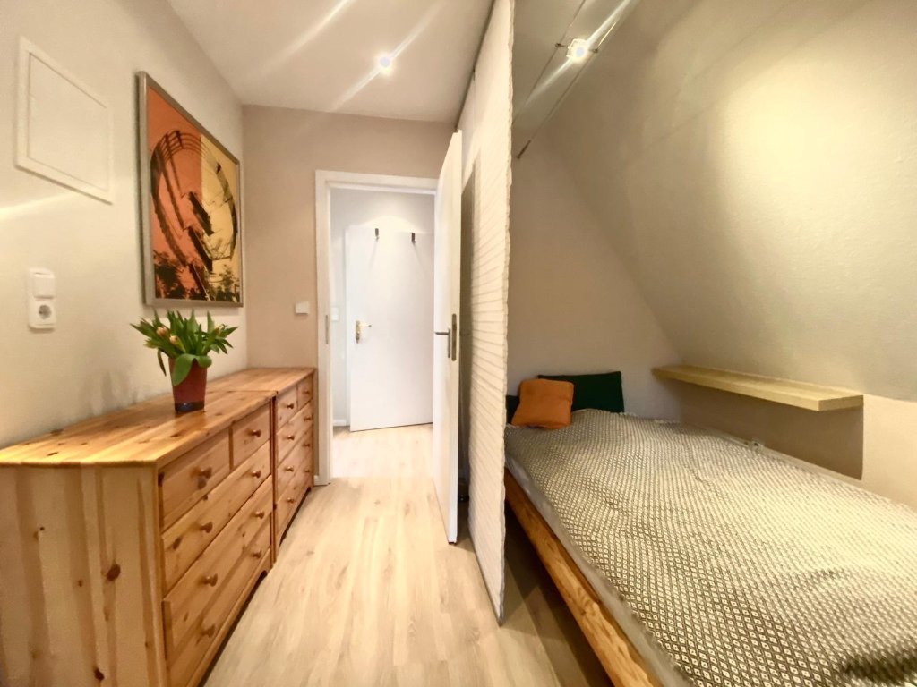 Vollständig möblierte Einliegerwohnung, grün+ruhig, gute Verkehrsanbindung – Paeplowstieg 10, 22453 Hamburg Groß Borstel – Vorschaubild 4