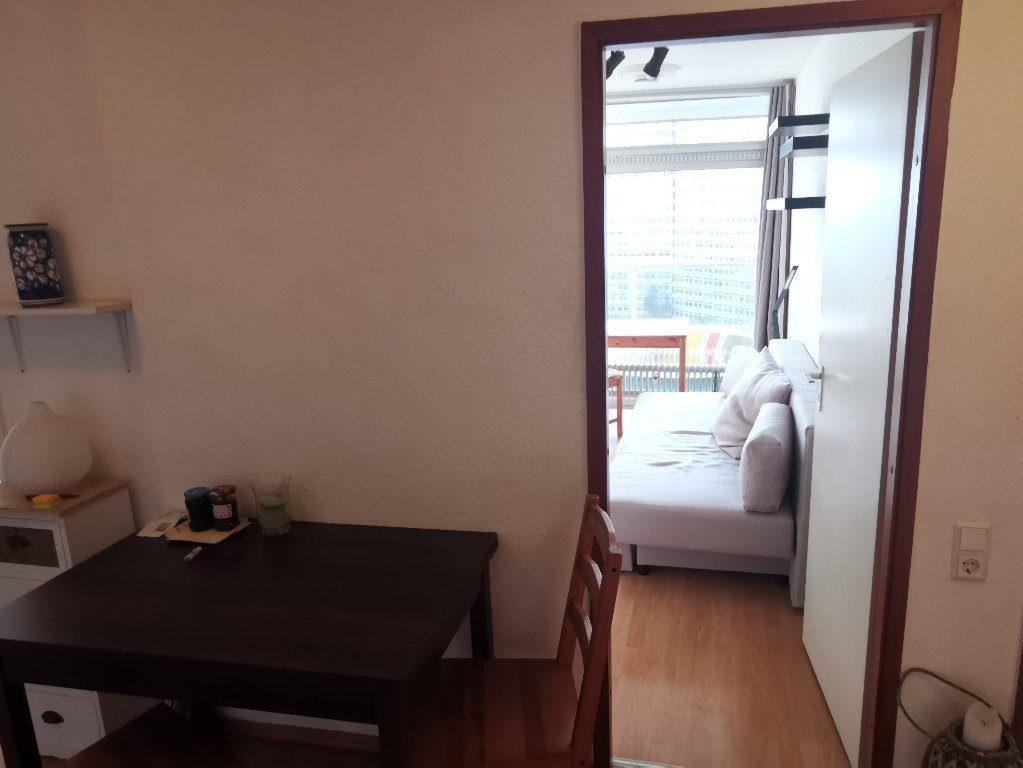 WG-Zimmer Sülz Luxemburger Str. 124 - Flur mit Blick ins Zimmer