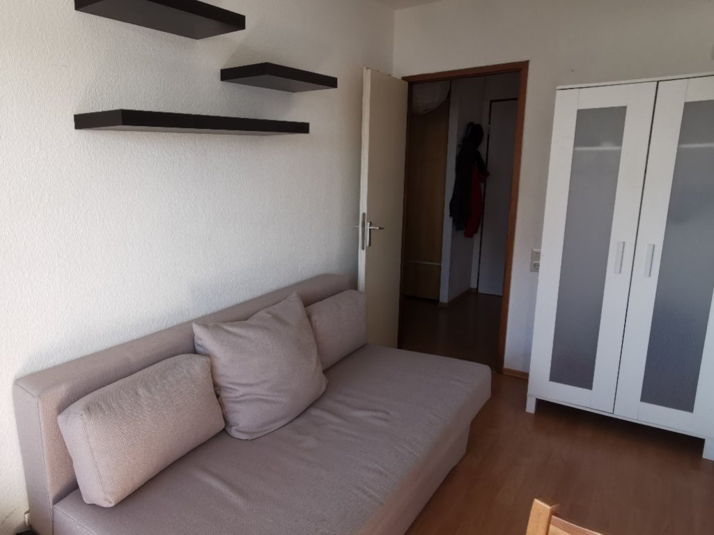 WG-Zimmer Sülz Luxemburger Str. 124 - Zimmer mit Schrank