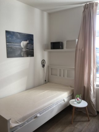 Imagen del anuncio: Room 3-bed flat near city centre