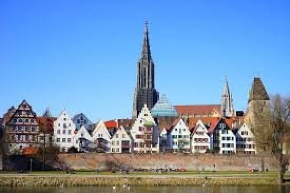 Top Location! Möblierte Studiowohnung, nahe Donau, historische Altstadt,HNU, Parkplatz optional Top location! Furnished studio-apartment,near Danube,historic old town,HNU, parking optional