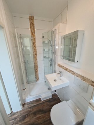 Imagen del anuncio: Kernsaniertes, helles Zimmer mit großer Bettnische (2. OG Zi. 4) in schickem Altbau in zentraler Lage