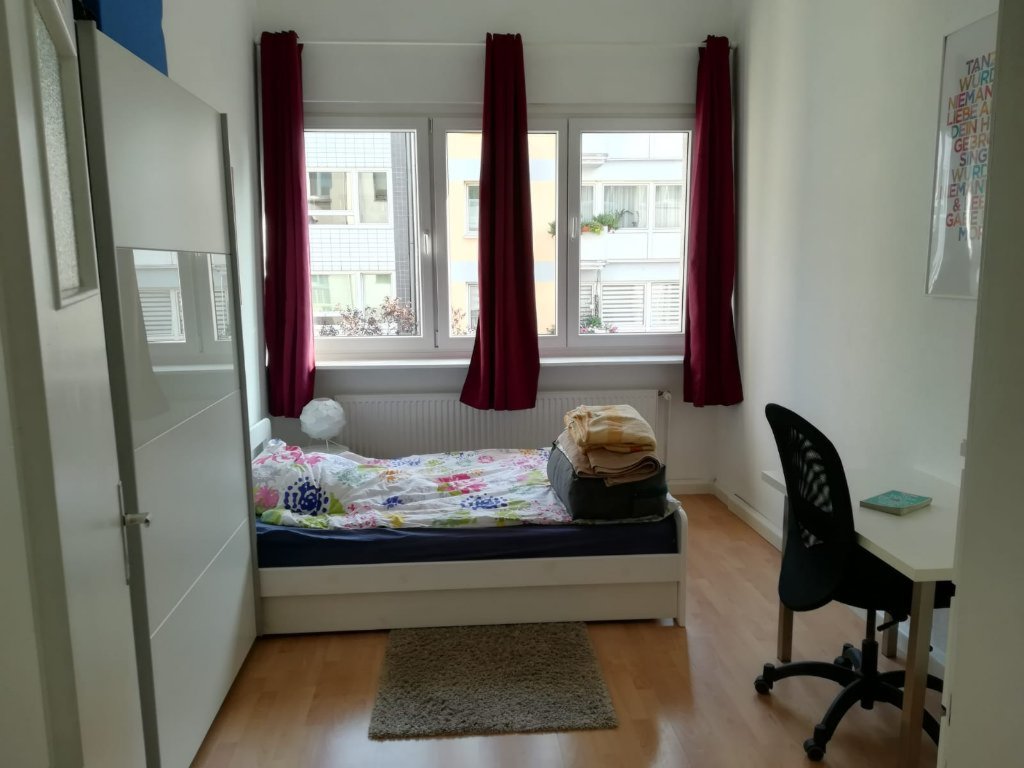 Nur für ruhige, berufstätige Single‐Frau: Möblierte 2‐Zimmer‐Wohnung in Köln‐Deutz – befristet für 3 Monate (Verlängerung möglich). – Deutzer Freiheit 91, 50679 Köln Deutz – Vorschaubild 3