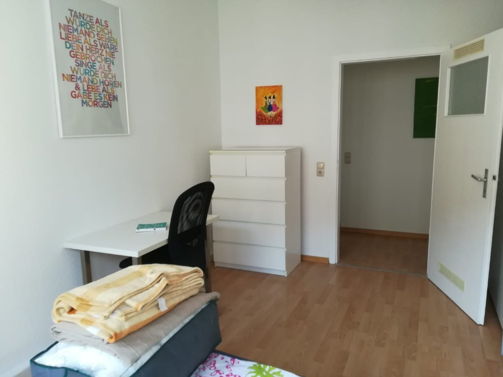 Nur für ruhige, berufstätige Single‐Frau: Möblierte 2‐Zimmer‐Wohnung in Köln‐Deutz – befristet für 3 Monate (Verlängerung möglich). – Deutzer Freiheit 91, 50679 Köln Deutz – Vorschaubild 4