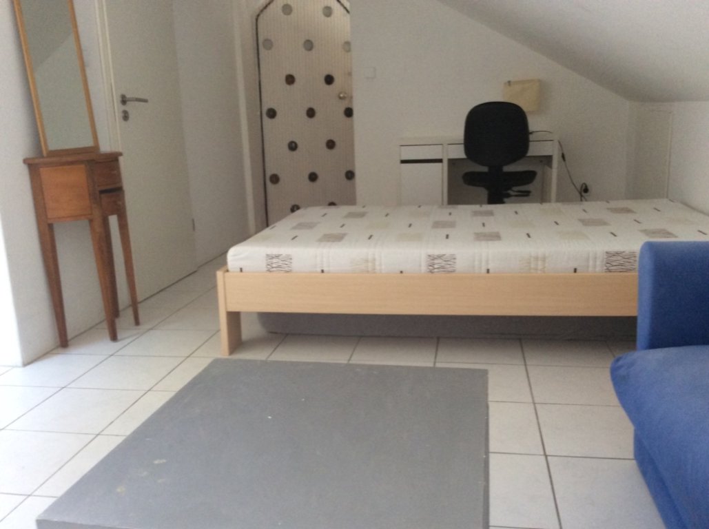 Beste Lage: Suche Zwischenmieter für 1 Zimmer WOHNUNG / STUDIO mit Bad und Küchenzeile nur bis Dezember 2026