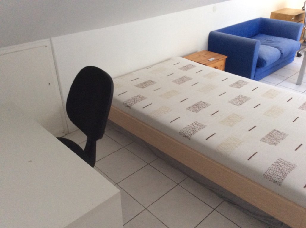 Beste Lage: Suche Zwischenmieter für 1 Zimmer WOHNUNG / STUDIO mit Bad und Küchenzeile nur bis Dezember 2026 – Knappenweg, 70569 Stuttgart Vaihingen – Vorschaubild 4