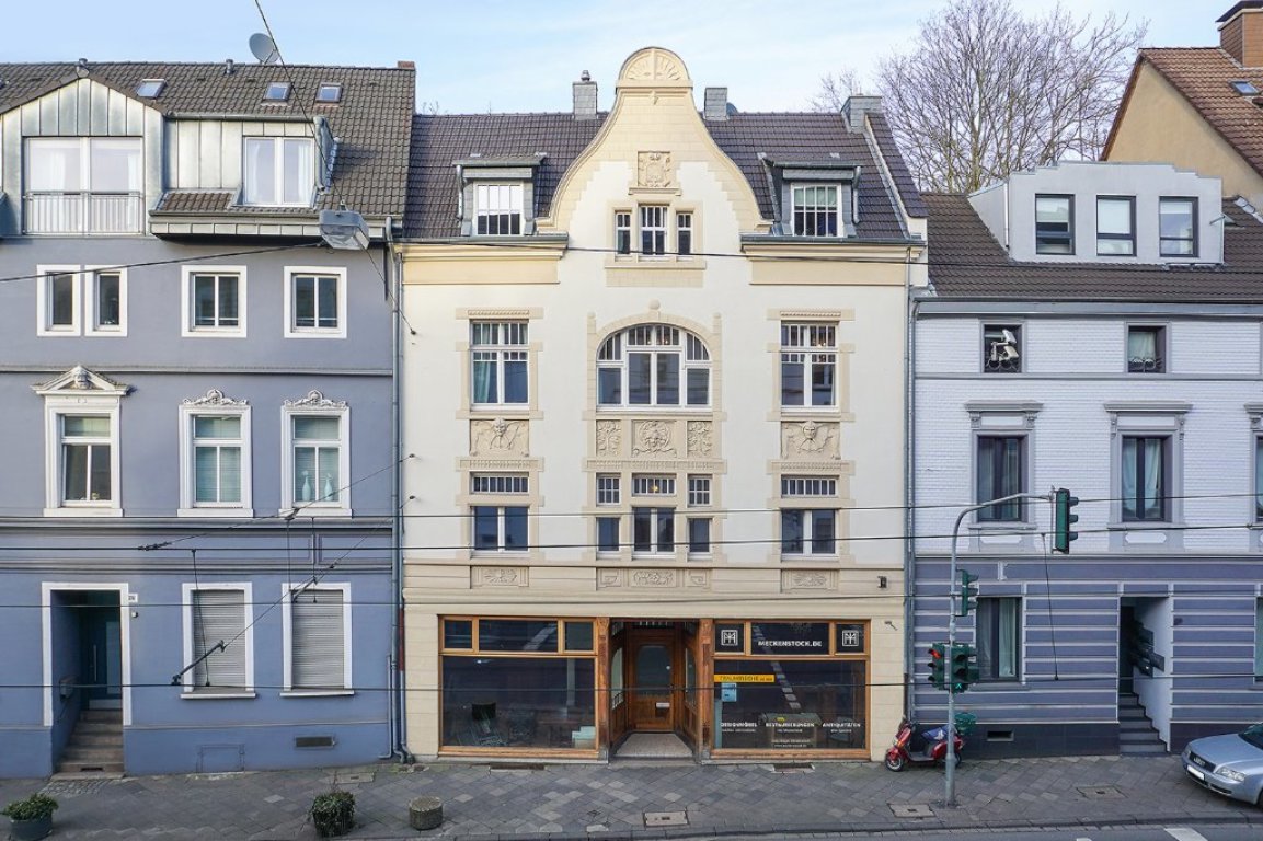 Furnished 40 sqm 2 room apartment in a renovated, listed old building. All inclusive! 15.11.26.-31.03.27 Möbliertes 2 Zimmer Apartment 40qm in einem renovierten Denkmal!
