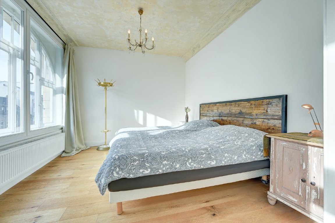 Furnished 40 sqm 2 room apartment in a renovated, listed old building. All inclusive! 15.11.26.-31.03.27 Möbliertes 2 Zimmer Apartment 40qm in einem renovierten Denkmal! – 40629 Düsseldorf Grafenberg – Vorschaubild 7