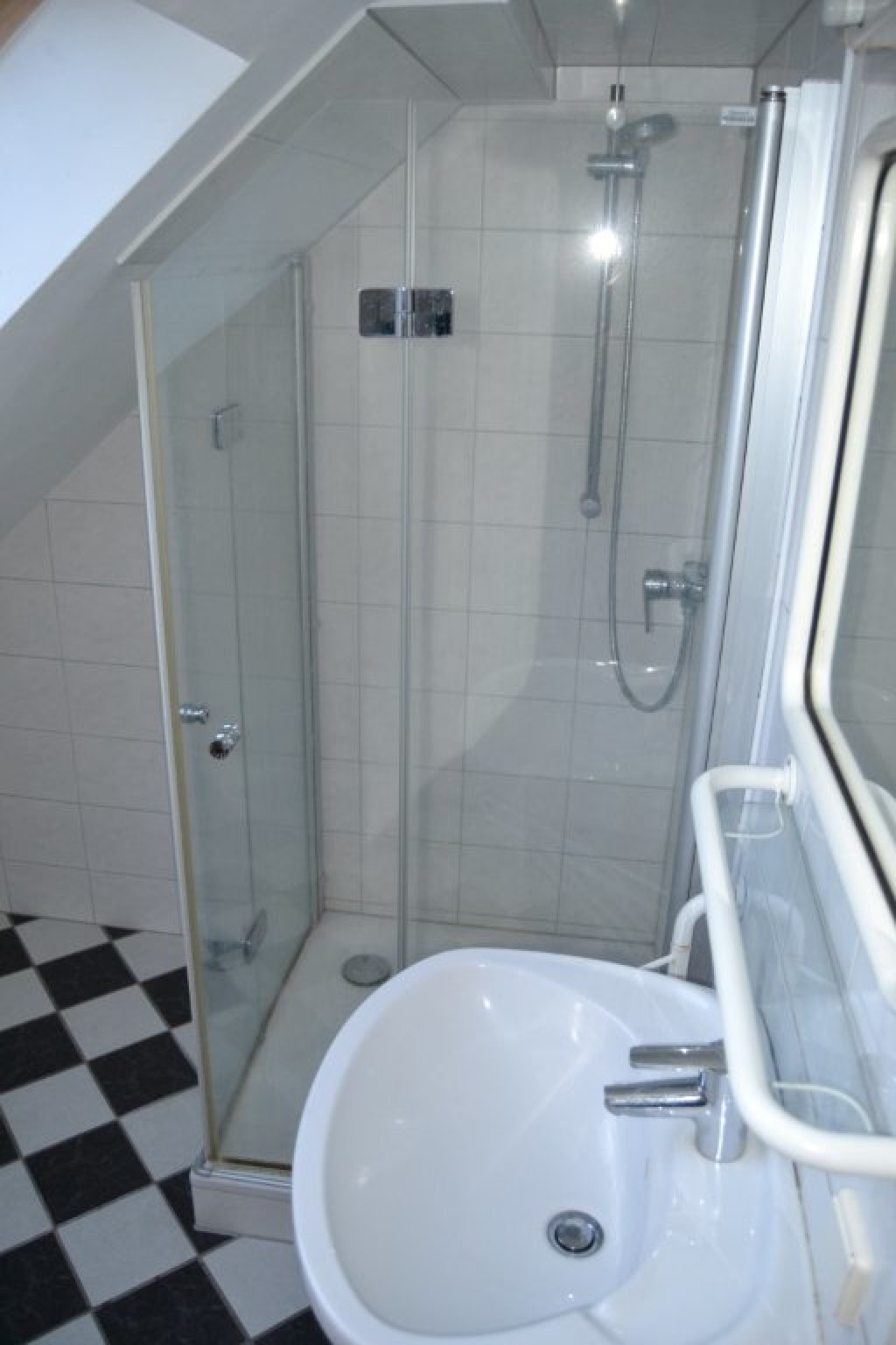 WG-Zimmer Nordend-West Falkensteiner Str. 60 - Badezimmer 3.OG