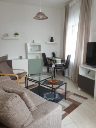 Anzeigenbild: Möbl.2-Raum-Apartm. warm 760 € komplett ausgestattet.