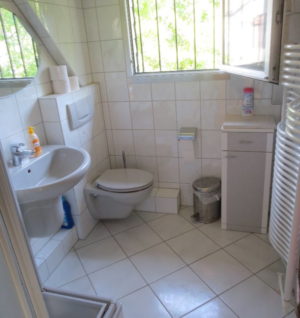 WG-Zimmer Lessenich Alter Heerweg 105 - Bad im 1.OG
