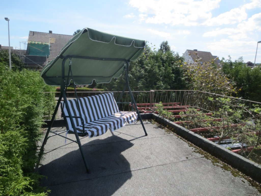 WG-Zimmer Lessenich Alter Heerweg 105 - Dachterrasse mit Hollywood-Schaukel