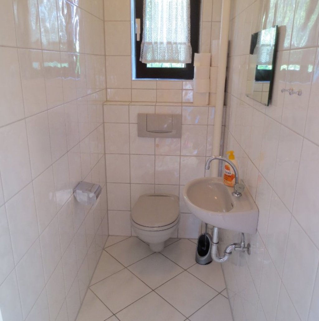 WG-Zimmer Lessenich Alter Heerweg 105 - WC im EG
