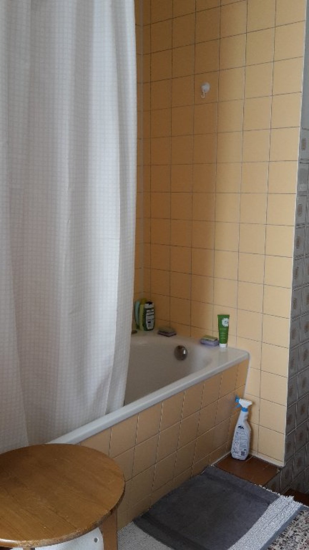 Habitación en WG Wannsee Wannsee -1A - Badezimmer / Badewanne