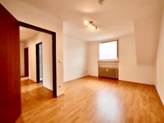 Imagen del anuncio: Frisch renovierte Zimmer in WG  für 3 ---- Homburg /Stadtmitte