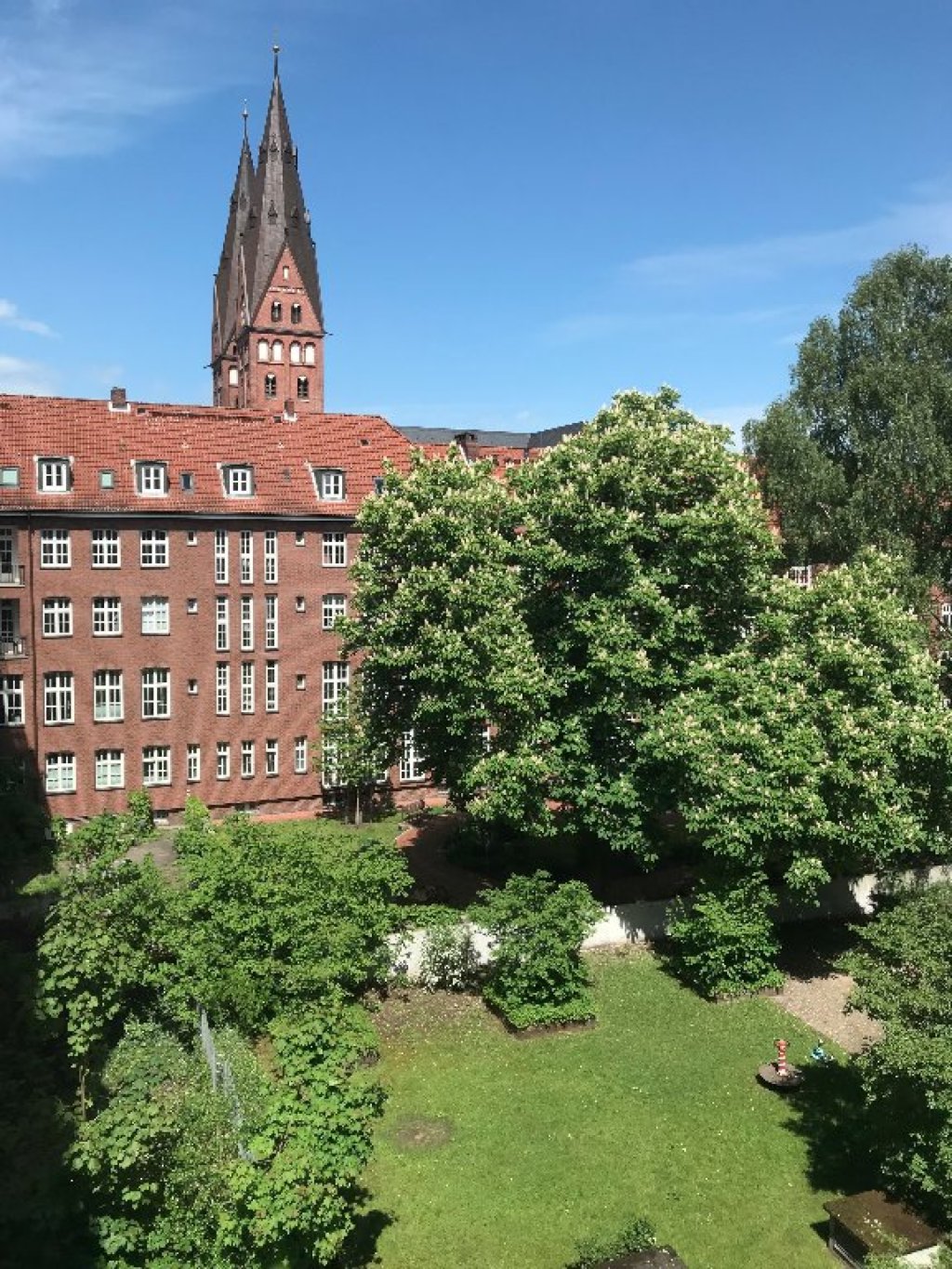 Habitación en WG St. Georg Rostocker Strasse - ... schöner Fensterblick