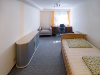 Anzeigenbild: Möbliertes WG-Zimmer in Jülich Nord, Nähe FH / Furnished room near Campus Jülich, Frauen-WG, females only