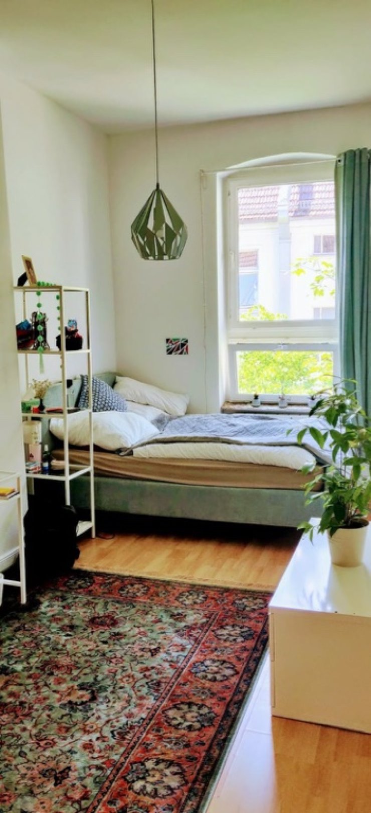 Two (!) beautiful rooms (incl. private living room) in cozy shared ...
