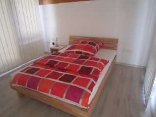 möbliertes Zimmer in 3er WG, gute Verbindung nach Lbg. mit ÖPNV und A81 Anschluss