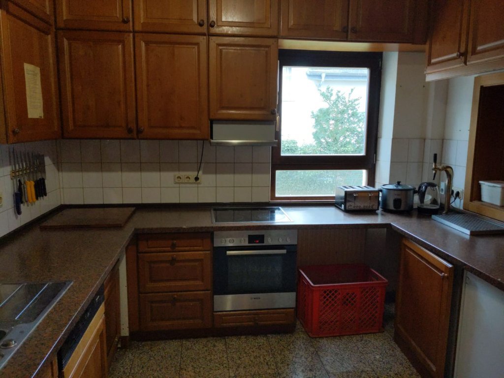 WG-Zimmer Frauenland Schellingstr. 19 - Gemeinschaftsküche mit zwei Spülmaschinen