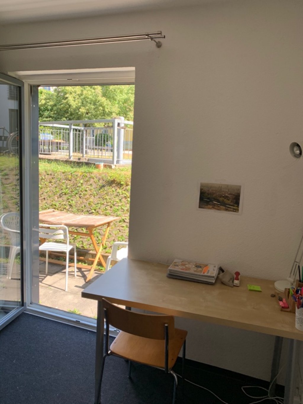 WG-Zimmer Lindenthal Flotowstraße 1 - Ausblick aus dem Zimmer in den Innenhof / Terrasse