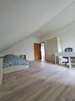 Ein Gemütliches und neu renoviertes WG-Zimmer in Marburg-Wehrda