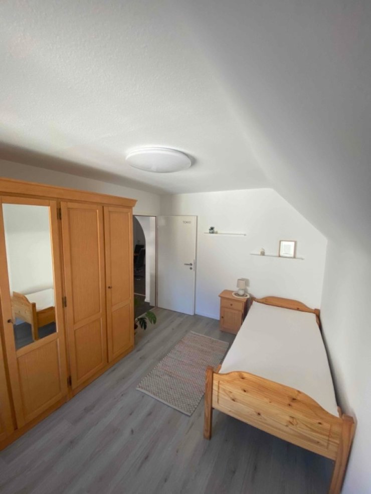 Schönes, helles, frisch renoviertes WG Zimmer in einer 5er WG WG