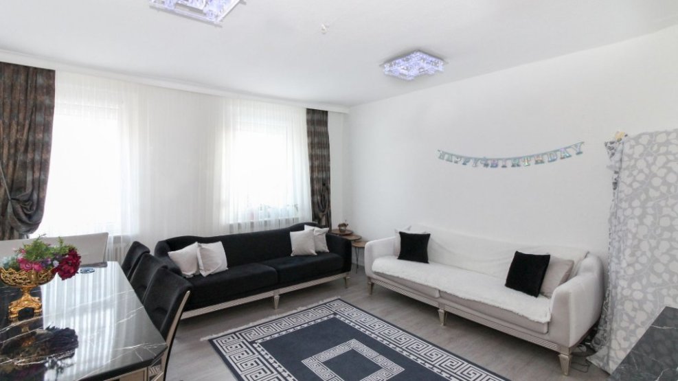 Vollständig renovierte 3ZimmerWohnung mit neuer EBK (Fotos alt, da