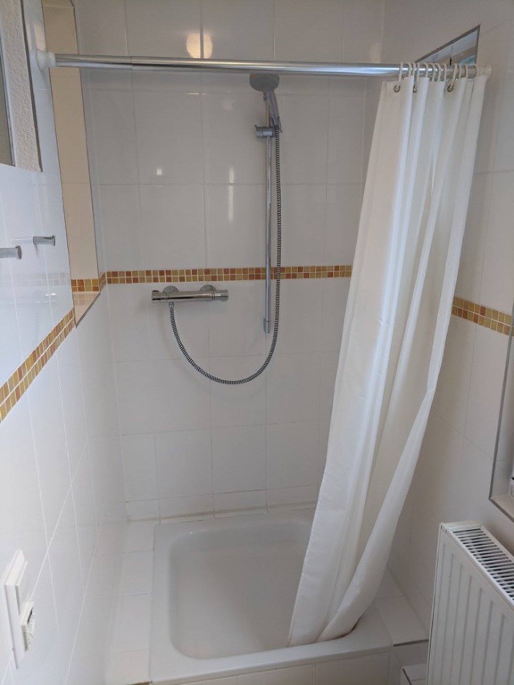 Helle 2-Zimmer-Wohnung mit Küche, Stuttgart – von privat – Wohnen im Grünen, in der Stadt! Hochwertig saniert, mit Einbauküche, Echtholzparkett, Tageslichtbad | Hochwertige und umfangreiche Ausstattung – Im Degen 36, 70327 Stuttgart Wangen – Vorschaubild 9