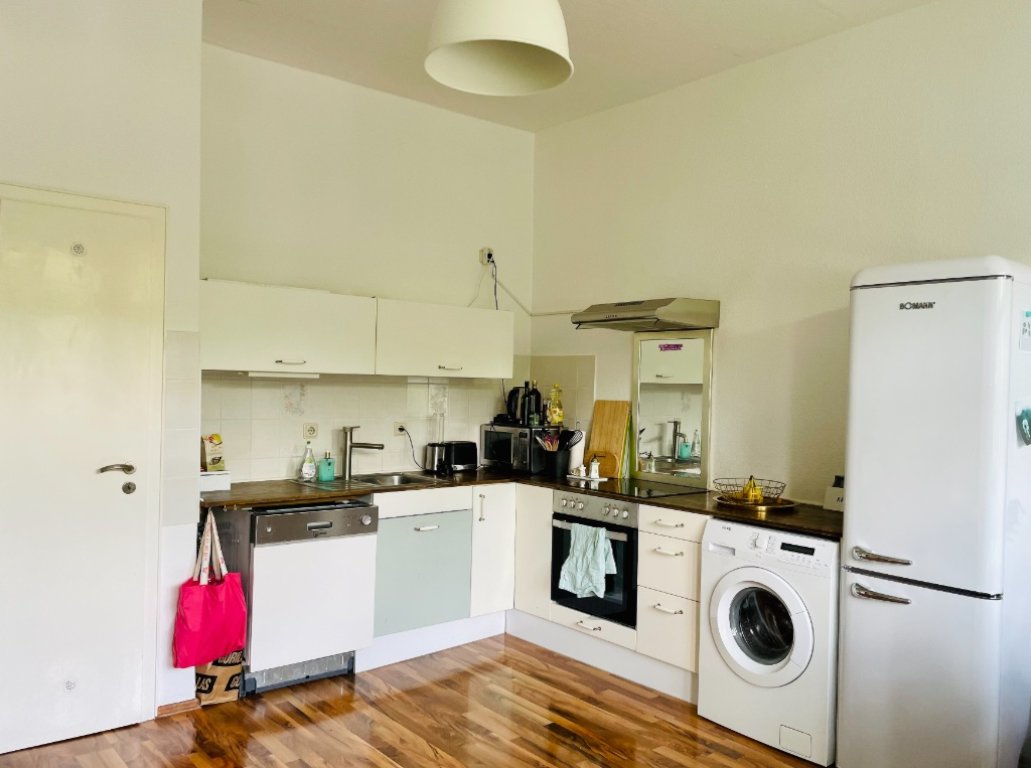 befristet Untermieterin gesucht: 2-Zimmer Wohnung mit Balkon, Köln-Ehrenfeld – 50672 Köln Ehrenfeld – Vorschaubild 2