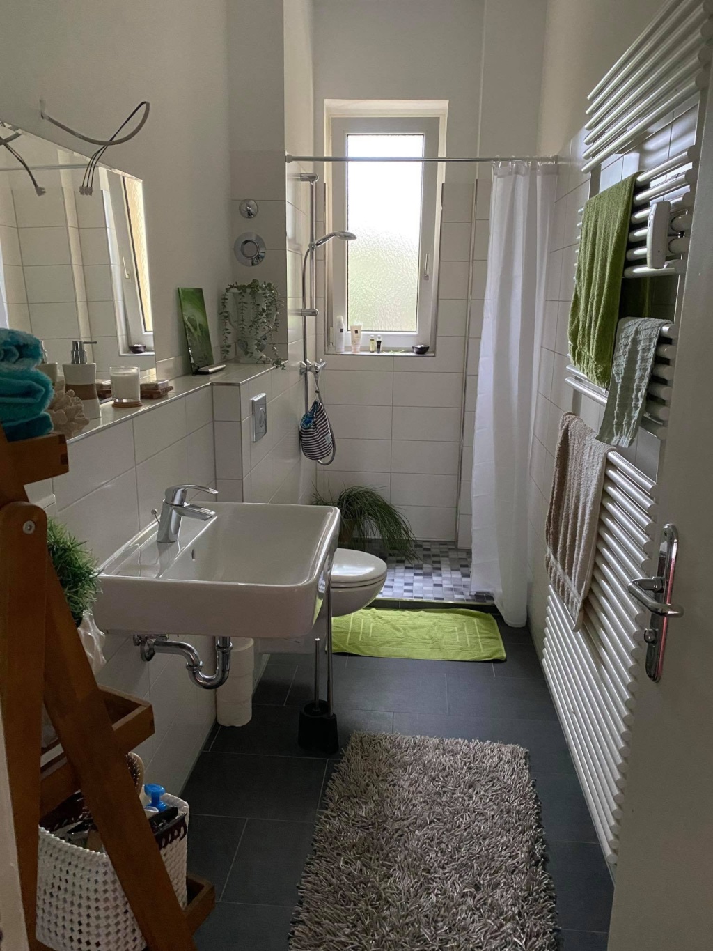 WG-Zimmer Steglitz Kelchstr. 14 - Das Gemeinschaftsbad