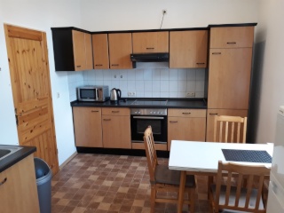 Anzeigenbild: Zimmer frei. Bewerbung.ist erforderlich.