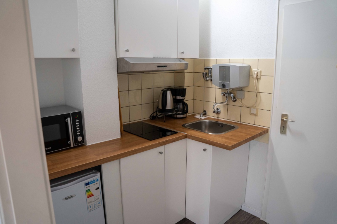 möbliertes Ein Zimmer Apartment mit Balkon in Ehrenfeld – Margaretastraße, 50827 Köln Ossendorf – Vorschaubild 2