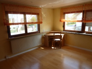 Imagen del anuncio: Teilmöbliertes WG-Zimmer in einer 2-3er WG sucht Studentin