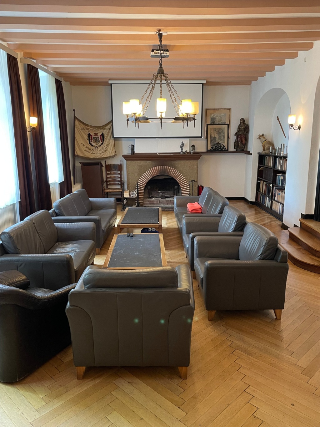 WG-Zimmer Clausthal Laigler Platz 4 - Große Halle mit Sofas