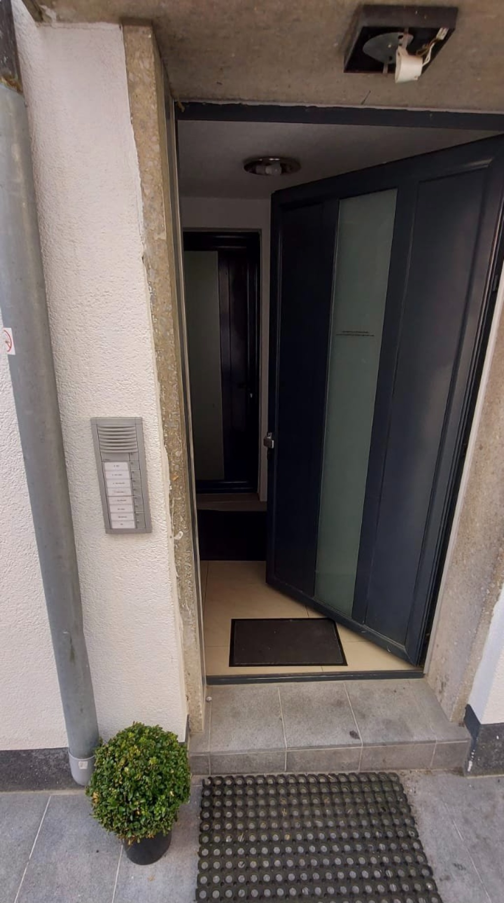 WG-Zimmer Degerloch Karl Pfaff Straße - Hauseingang