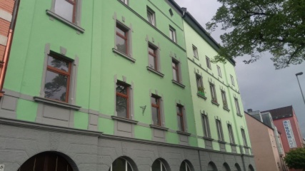 Anzeigenbild: All costs included! Room for student in a 6 room apartment. Close to Saalepark. Fully renovated.