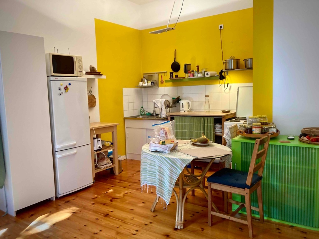 Wohnung Friedrichshain Wühlischstrasse 27 - The kitchen is well equipped for cooking at home.