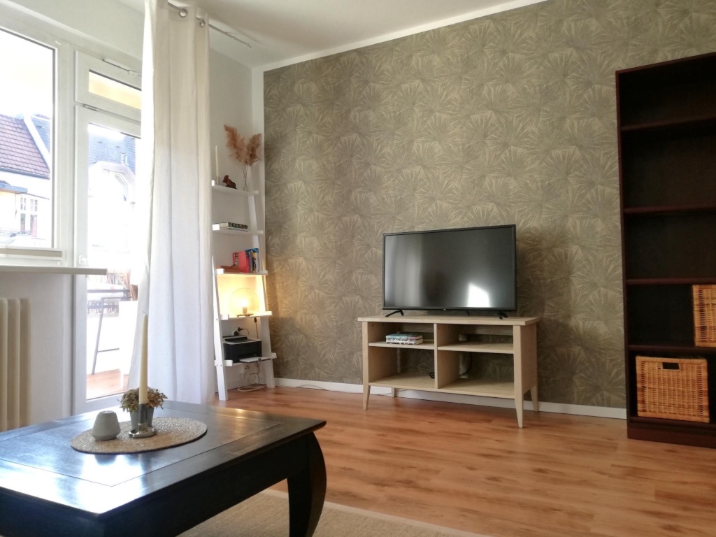 Helle Wohnung in Charlottenburg - direkt an Ringbahn& U7
