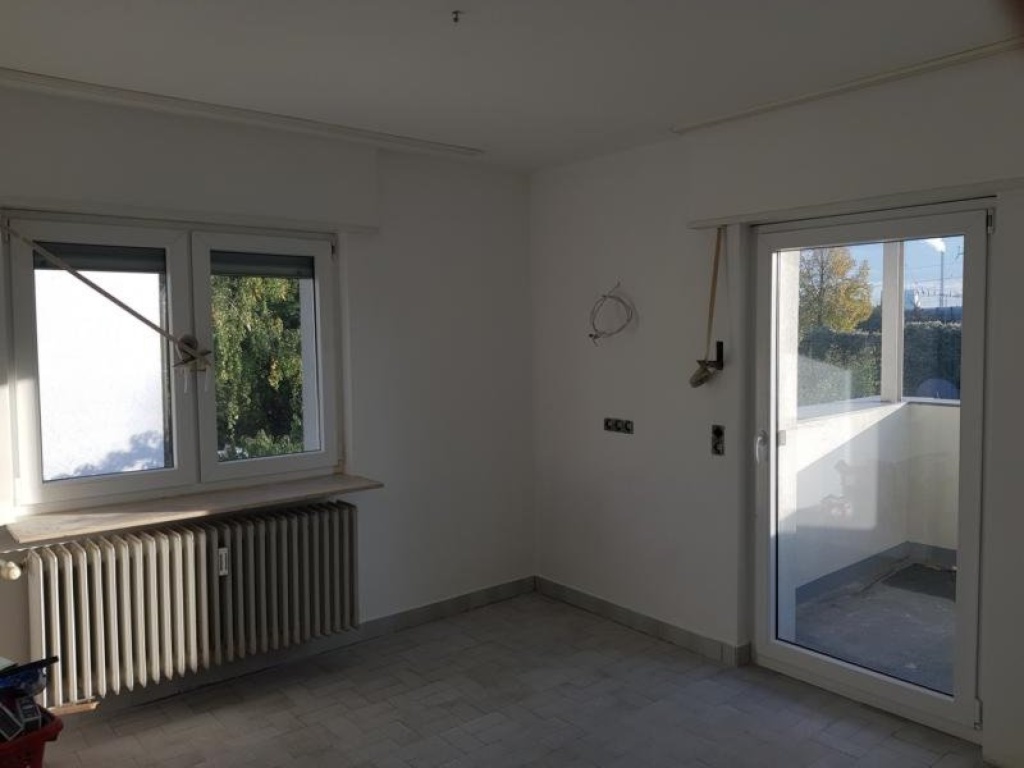 Wohnung Neuhermsheim Landsknechtweg 44 - Küche mit Zugang zur Terrasse