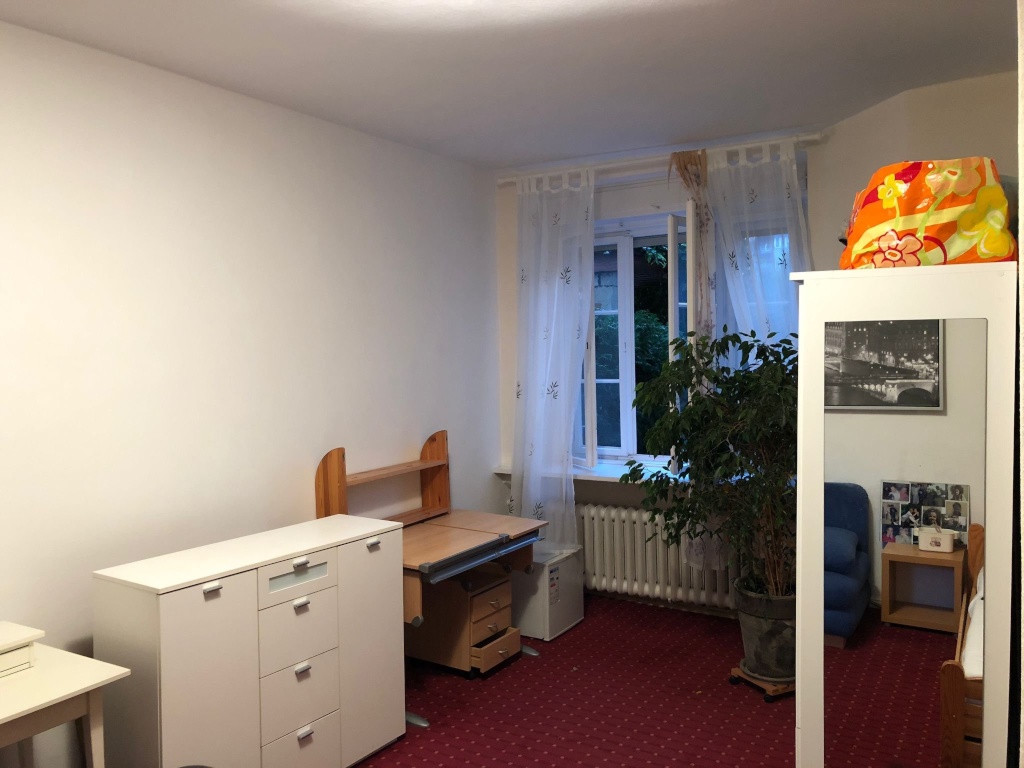Zimmer 1 Jahr Untermiete teilmöbliert *Verlängerung möglich*